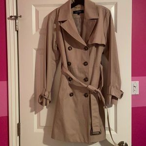 Classic Ellen Tracy beige trench coat size large